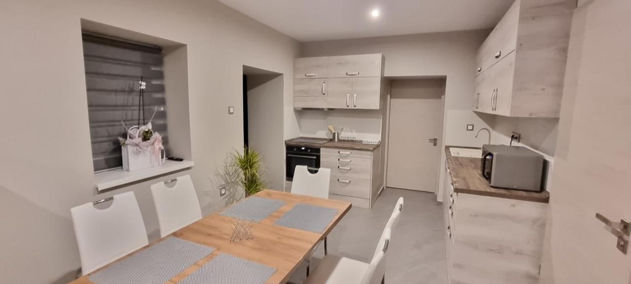 Hos-Cegledi Vendeghaz Miskolc -Oenallo Otthon, Mely Csak Az Oenoeke Zewnętrze zdjęcie