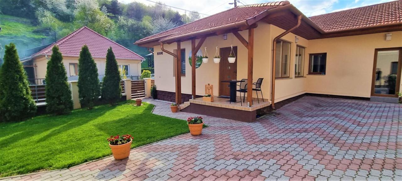Hos-Cegledi Vendeghaz Miskolc -Oenallo Otthon, Mely Csak Az Oenoeke Zewnętrze zdjęcie